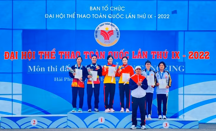 广宁省女子赛艇队在2022年荣获了巨大的成绩，为广宁省以及国家争光。