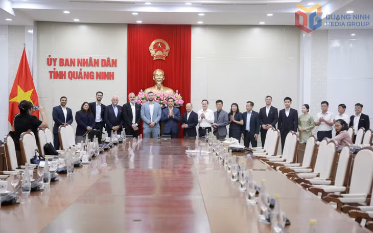 与会代表合影留念。