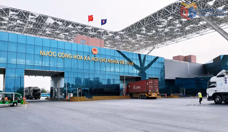广宁省注重同步投资建设智慧口岸基础设施，为快速、顺畅的进出口活动创造条件。