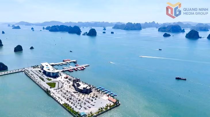 澳仙客运港。