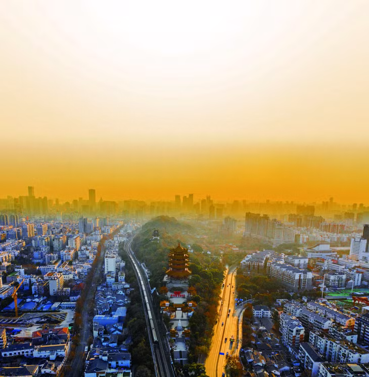 湖北武汉2021的第一缕阳光。 Những tia nắng đầu tiên ở Vũ Hán, Hồ Bắc năm 2021.