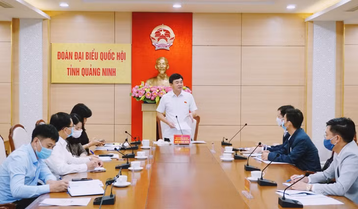 我省国会代表团与蒙阳热电公司就该公司生产、经营情况举行工作会议。