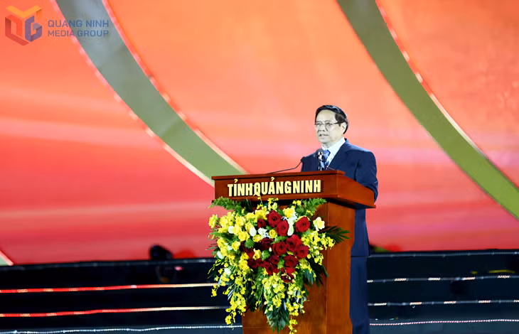 越南政府总理范明正出席晚会并发表讲话。