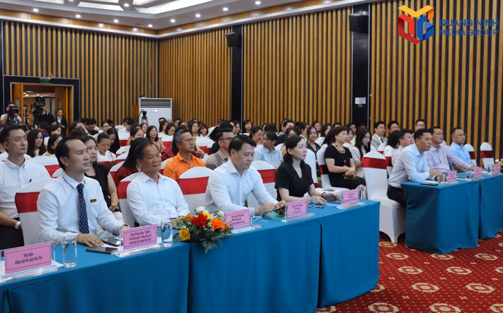 广宁省旅游促销活动吸引许多国内旅游协会、旅行社、企业参加。
