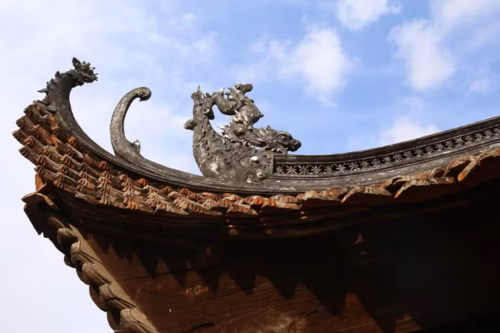村亭建筑正是越南人民建筑技艺的证明 Kiến trúc đình làng là minh chứng cho tài nghệ xây dựng của người Việt