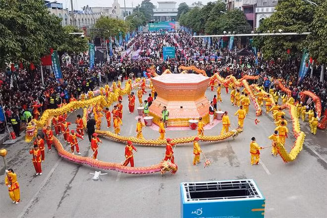 中越边境东兴口岸（一桥）正式恢复客运通关了！ ảnh 5