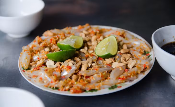 凉拌玉鳞鱼——让人忘不了的美食 Gỏi cá mai - món ăn gây thương nhớ