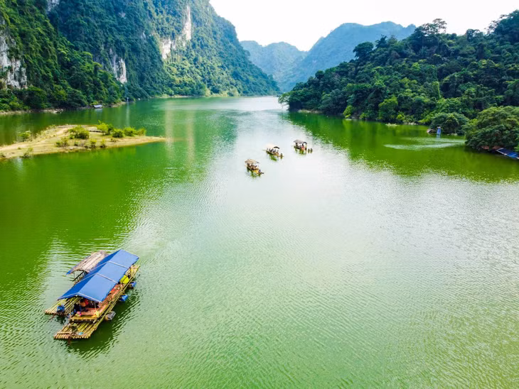 雨季的同林成了一片汪洋 Mùa mưa, Đồng Lâm trở thành hồ nước rộng mênh mang