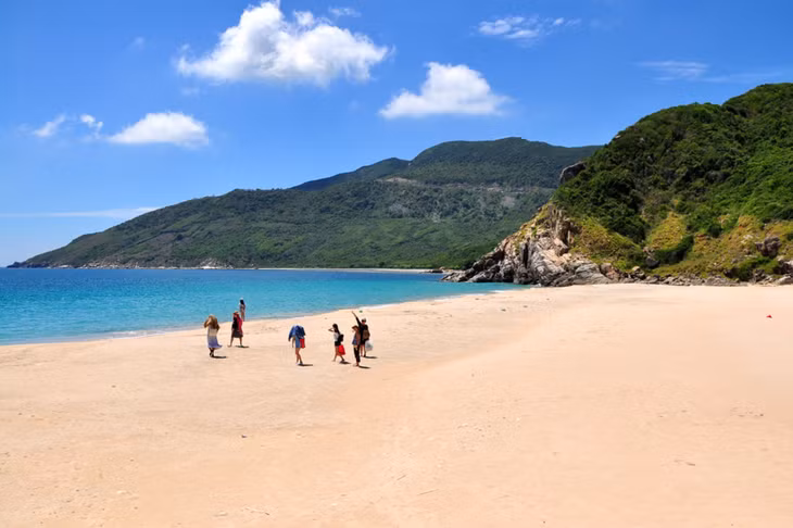 宁云湾原生态海滩 Những bãi biển nguyên sơ trong vịnh Ninh Vân