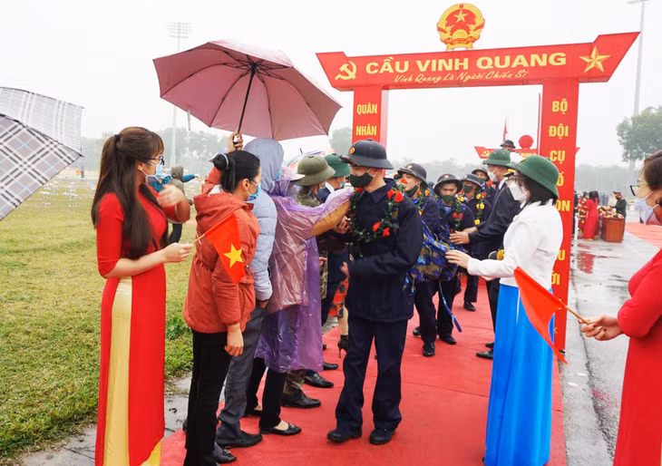 新兵兴高采烈地参军保卫祖国 ảnh 7