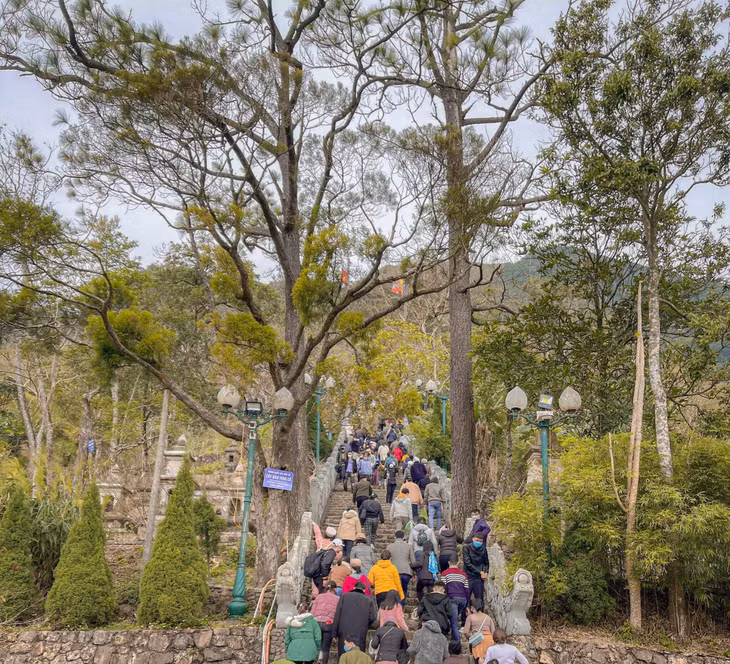 由于有效管控疫情，广宁省各地各经营服务活动逐步恢复营业。