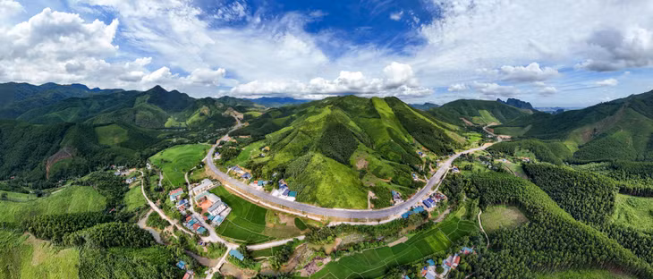 342 号公路连接下龙市、巴制县和谅山省。该项目总投资额超过8000亿越盾，来自省预算。
