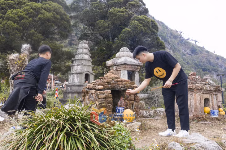 云霄寺被誉为云中之寺。