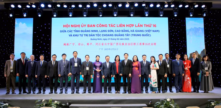 广宁省联合工作委员会代表团出席会议。