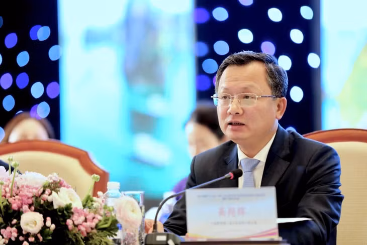 广宁省人委会副主席高翔辉在会议上发表讲话。