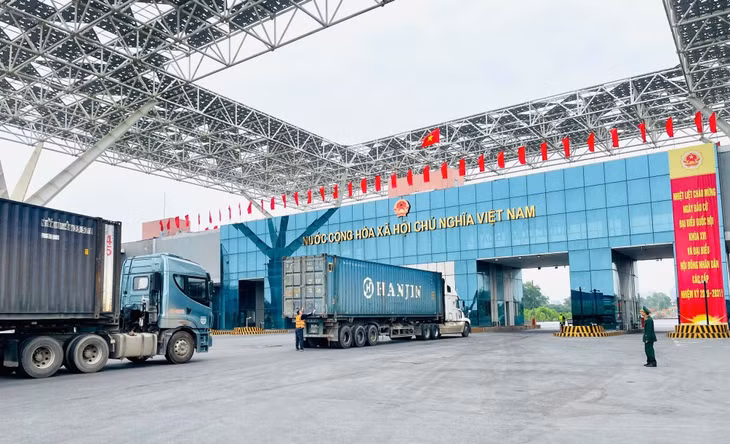 Các phương tiện xuất khẩu qua cửa khẩu Bắc Luân II trong sáng thứ 7, ngày 14/3/2026.