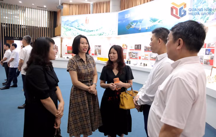 越南广宁省下龙大学领导与中国福建省闽江学院领导进行交流。