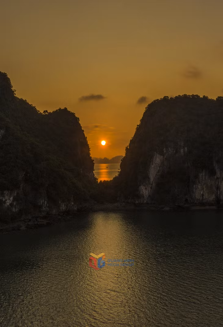 在拜子龙湾上欣赏日落景观给游客带来难忘的体验。