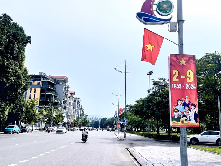 庆祝越南九二国庆节：广宁各条街道喜庆气氛浓郁 ảnh 5