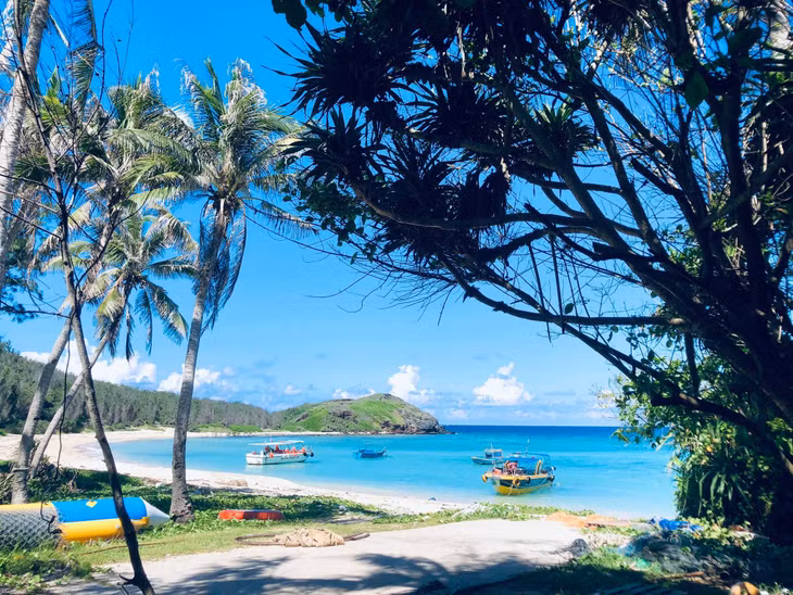 富贵岛原始海滩 Bãi tắm hoang sơ trên đảo Phú Quý