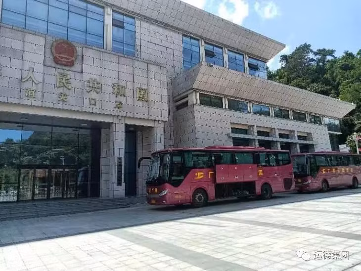 中国南宁—越南河内定期跨国客运班线恢复试运行 ảnh 1