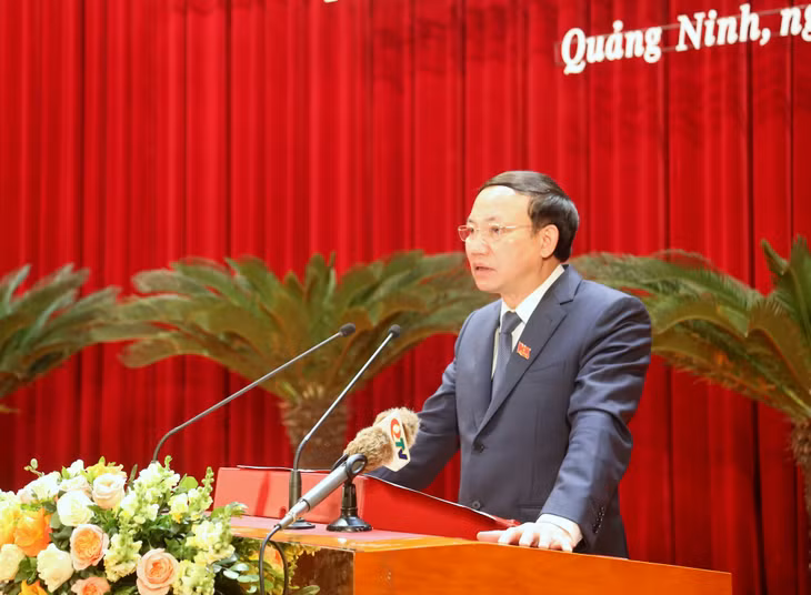 越共党中央委员、广宁省省委书记、人民议会主席阮春冀在会议上发表讲话。