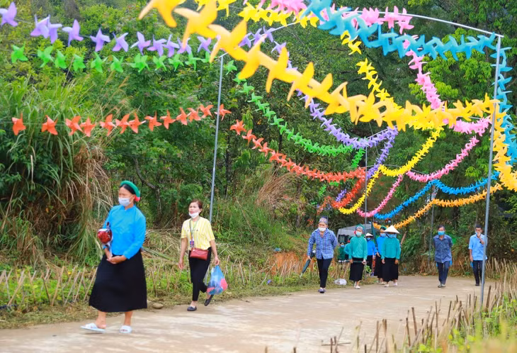 人们热烈参加年中最大的节日。