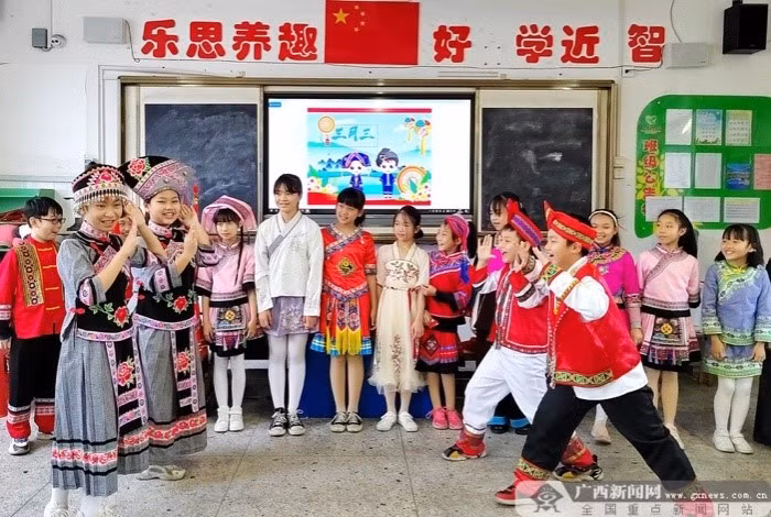 八桂大地舞翩跹 壮乡歌海起春潮 ảnh 5