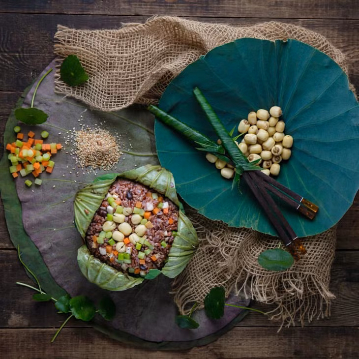 荷叶包饭 Cơm hấp lá sen