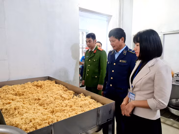 各地方和有关部门对产品质量加大检查力度。