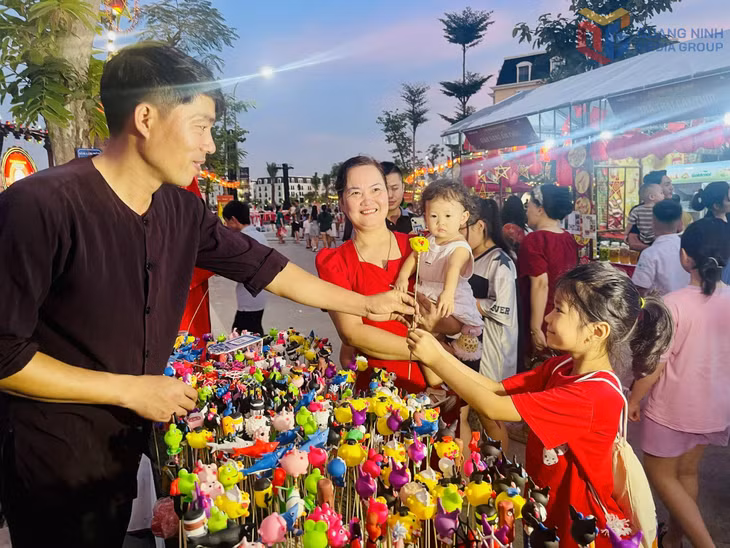 2025年中秋节晚会在拜寨坊举行 ảnh 12
