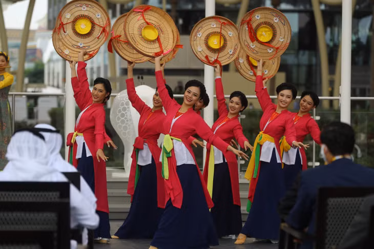 Biểu diễn tại Ngày quốc gia Việt Nam.
