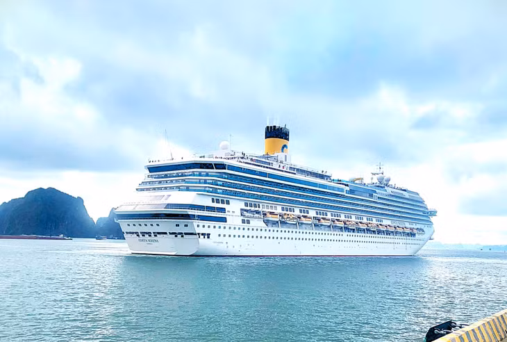 歌诗达·赛琳娜 （Costa Serena号邮轮9月30日首次抵达下龙国际游船码头。