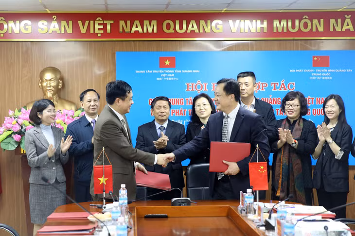 越南广宁省传媒中心与中国广西广播电视台签署2019年合作备忘录。
