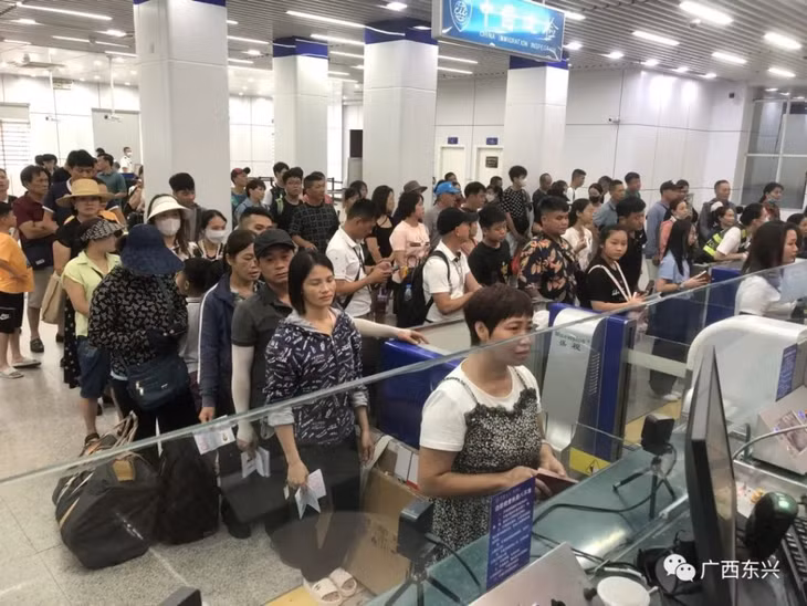 东兴：旅游市场持续升温 口岸游边境游人气旺 ảnh 1