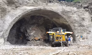 广宁加快首条穿越山体的隧道工程进度