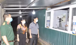 芒街市强制实施体温测量