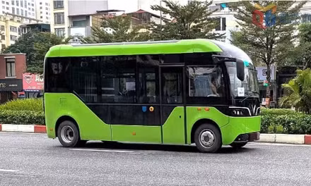 广宁市正式开通学生电动公交专线