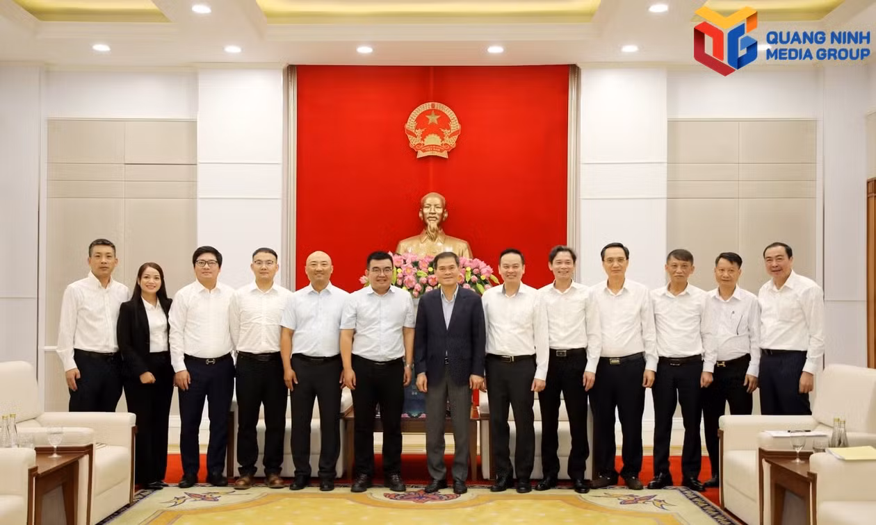 越南广宁市人民委员会主席裴文康礼节性会见中国投资商