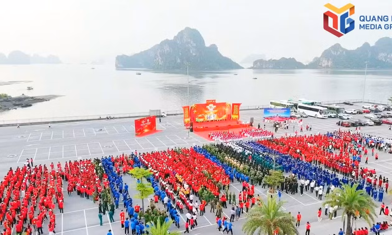 广宁省积极响应“与越南携手前行”徒步活动