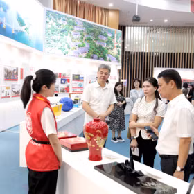 广宁省代表团赴中国福建省福州市闽江学院参观考察