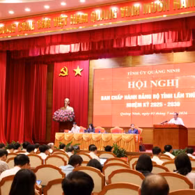 广宁省第十次会议在下龙坊举行